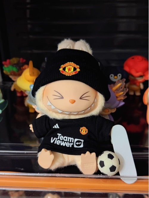 ⚽🐵 Labubu Loves Man Utd – Mini Red Devils Outfit! 🔴✨
